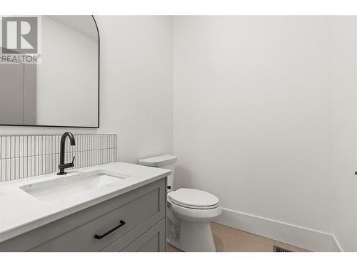 7004 Manning Place, Vernon, BC - Indoor Photo Showing Bathroom