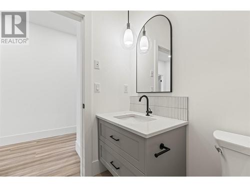 7004 Manning Place, Vernon, BC - Indoor Photo Showing Bathroom