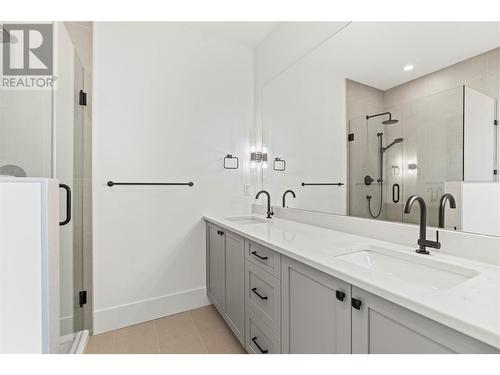 7004 Manning Place, Vernon, BC - Indoor Photo Showing Bathroom