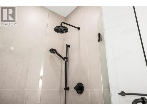 7004 Manning Place, Vernon, BC - Indoor Photo Showing Bathroom