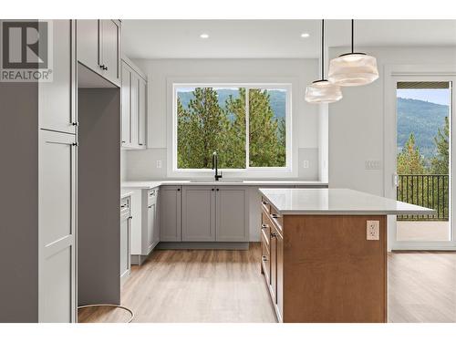 7004 Manning Place, Vernon, BC - Indoor Photo Showing Kitchen