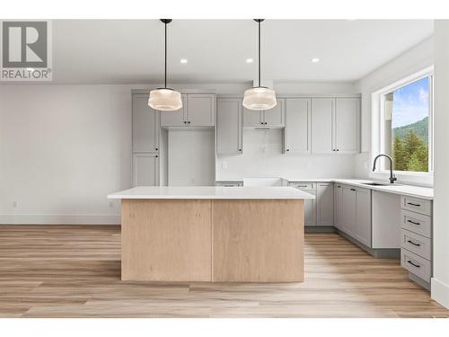 7004 Manning Place, Vernon, BC - Indoor Photo Showing Kitchen