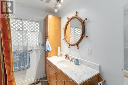 327 Base Line Road W, London, ON - Indoor Photo Showing Bathroom