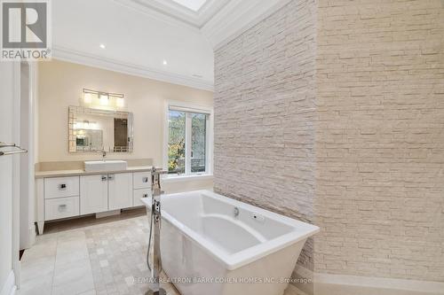 117 Upper Canada Drive, Toronto, ON - Indoor Photo Showing Bathroom