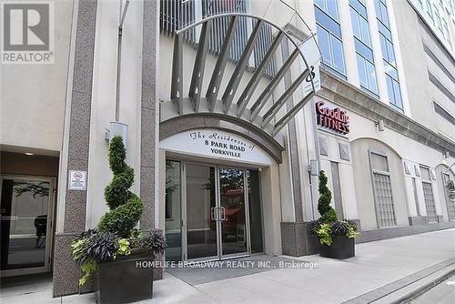 3310 - 8 Park Road, Toronto, ON - Outdoor