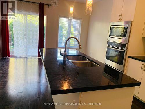 32 Rushland Crescent, Whitby, ON - Indoor Photo Showing Kitchen With Double Sink