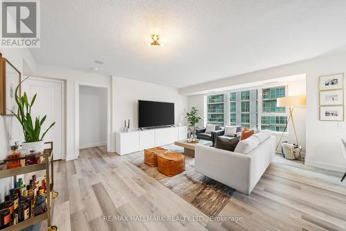 3110 - 25 Town Centre Court, Toronto, ON - Indoor Photo Showing Living Room