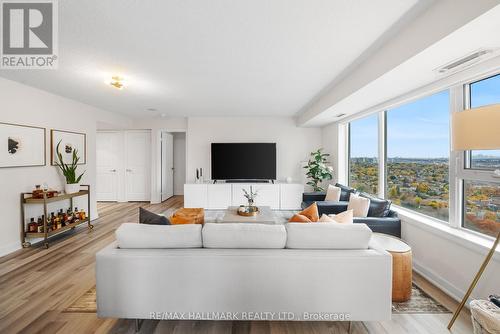 3110 - 25 Town Centre Court, Toronto, ON - Indoor Photo Showing Living Room