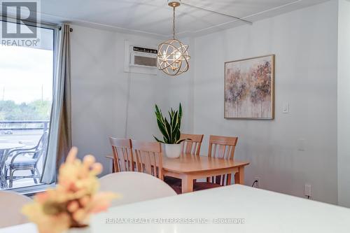 209 - 975 Warwick Court, Burlington, ON - Indoor Photo Showing Dining Room