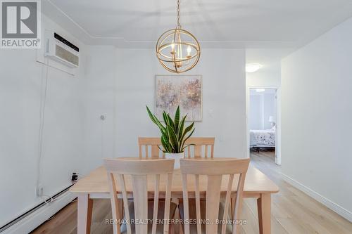 209 - 975 Warwick Court, Burlington, ON - Indoor Photo Showing Dining Room