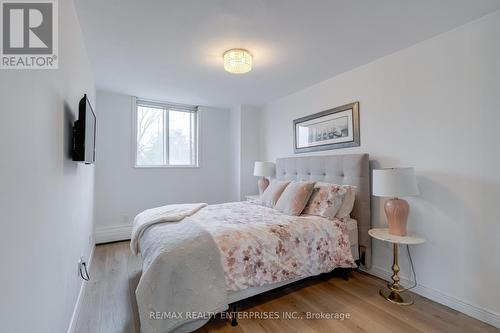 209 - 975 Warwick Court, Burlington, ON - Indoor Photo Showing Bedroom