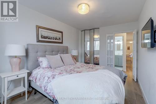 209 - 975 Warwick Court, Burlington, ON - Indoor Photo Showing Bedroom