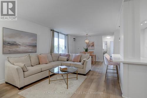 209 - 975 Warwick Court, Burlington, ON - Indoor Photo Showing Living Room