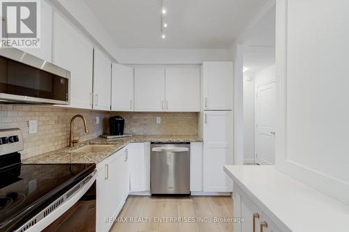 209 - 975 Warwick Court, Burlington, ON - Indoor Photo Showing Kitchen With Upgraded Kitchen