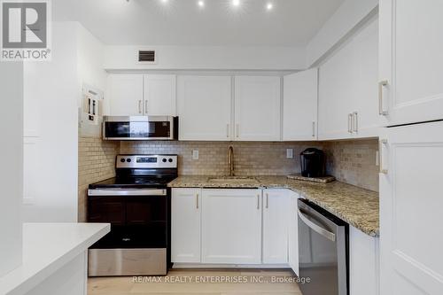 209 - 975 Warwick Court, Burlington, ON - Indoor Photo Showing Kitchen