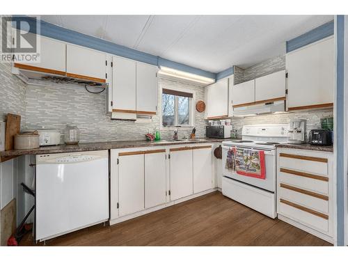 1020 Cody Road, Cache Creek, BC - Indoor Photo Showing Kitchen