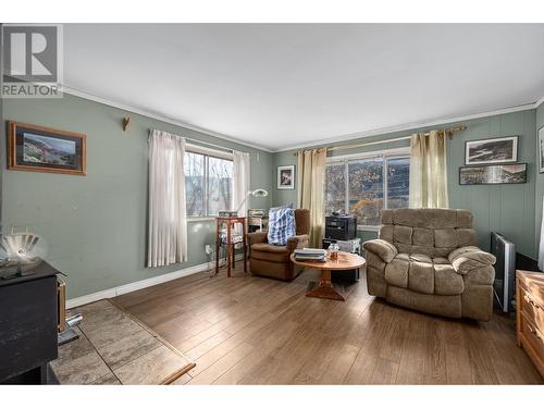 1020 Cody Road, Cache Creek, BC - Indoor Photo Showing Living Room