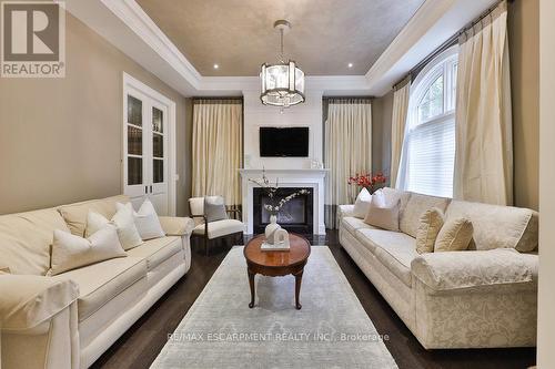 79 Pinewood Trail, Mississauga, ON - Indoor Photo Showing Living Room With Fireplace