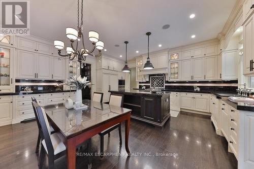 79 Pinewood Trail, Mississauga, ON - Indoor Photo Showing Kitchen With Upgraded Kitchen