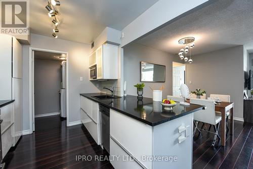 1411 - 3605 Kariya Drive, Mississauga, ON - Indoor Photo Showing Kitchen