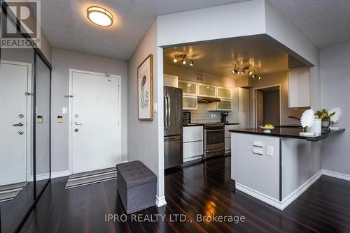 1411 - 3605 Kariya Drive, Mississauga, ON - Indoor Photo Showing Kitchen