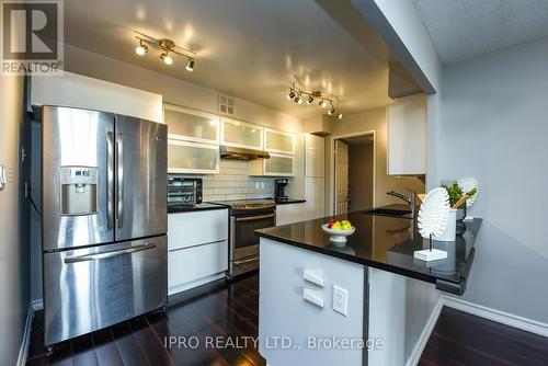 1411 - 3605 Kariya Drive, Mississauga, ON - Indoor Photo Showing Kitchen With Stainless Steel Kitchen