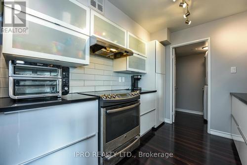 1411 - 3605 Kariya Drive, Mississauga, ON - Indoor Photo Showing Kitchen