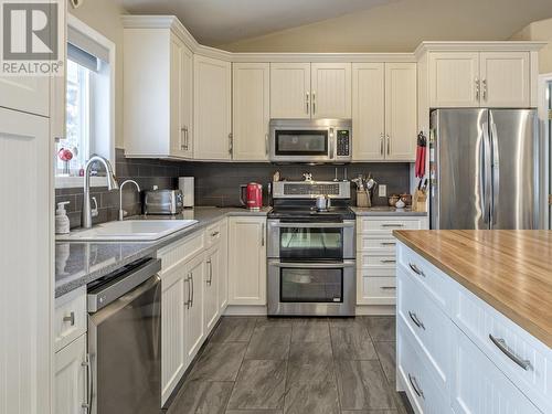 2735 Northview Place, Lake Country, BC - Indoor Photo Showing Kitchen