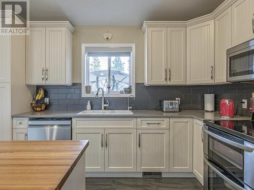 2735 Northview Place, Lake Country, BC - Indoor Photo Showing Kitchen