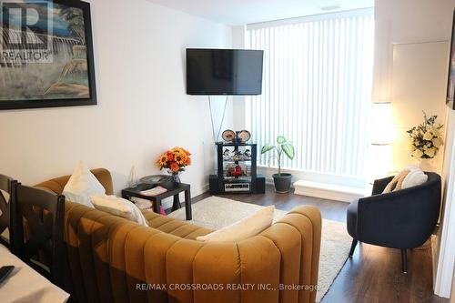 315 - 3100 Keele Street, Toronto, ON - Indoor Photo Showing Living Room