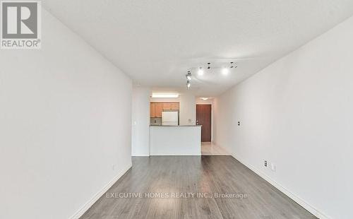 1406 - 2545 Erin Centre Boulevard, Mississauga, ON - Indoor