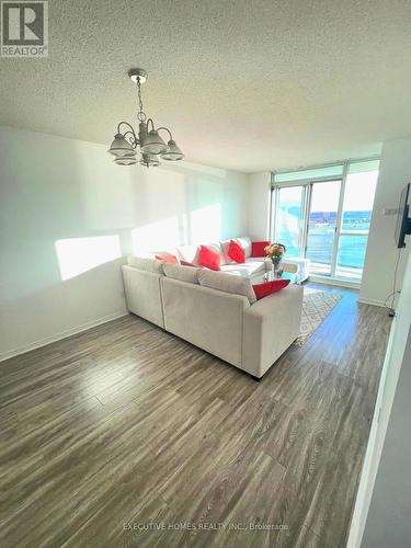 1406 - 2545 Erin Centre Boulevard, Mississauga, ON - Indoor Photo Showing Living Room