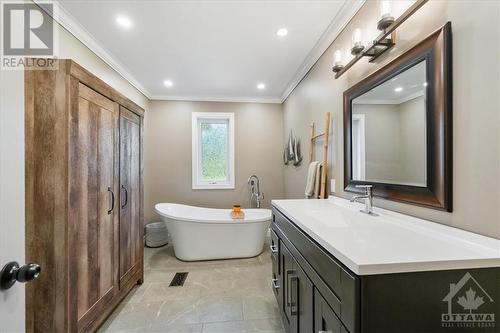 2586 Wilhaven Drive, Cumberland, ON - Indoor Photo Showing Bathroom