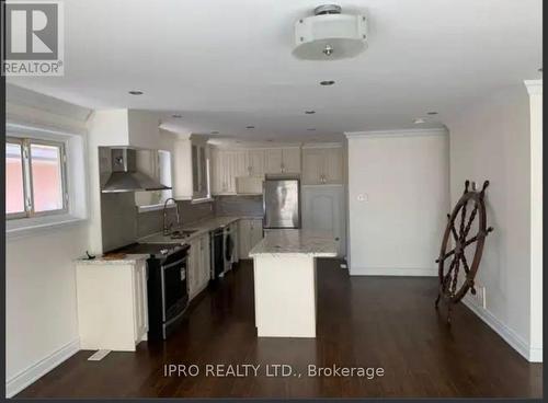 34 Burgby Avenue, Brampton, ON - Indoor Photo Showing Kitchen