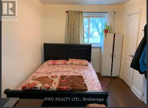 34 Burgby Avenue, Brampton, ON - Indoor Photo Showing Bedroom