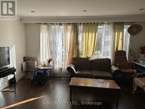 34 Burgby Avenue, Brampton, ON - Indoor Photo Showing Living Room