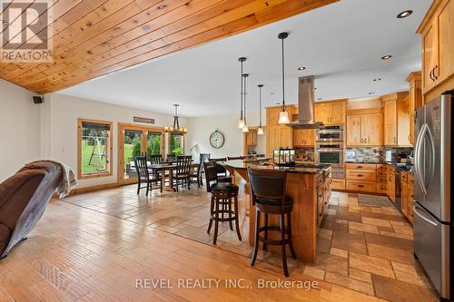 1559 York Road, Niagara-On-The-Lake, ON - Indoor Photo Showing Kitchen With Stainless Steel Kitchen With Upgraded Kitchen