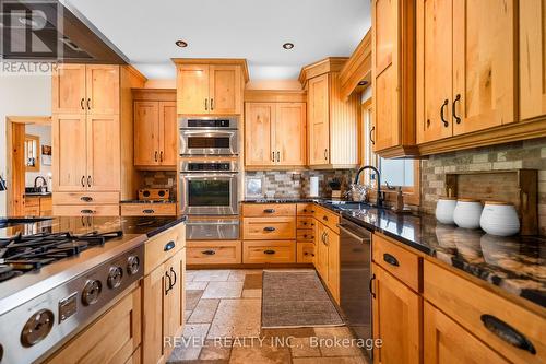 1559 York Road, Niagara-On-The-Lake, ON - Indoor Photo Showing Kitchen