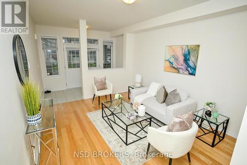 61 Esther Crescent, Thorold, ON - Indoor Photo Showing Living Room