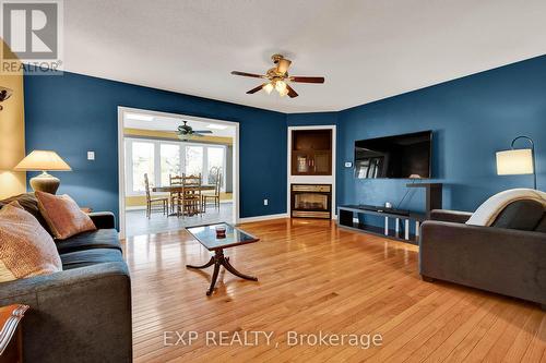 34 Balsam Trail, Norfolk, ON - Indoor Photo Showing Living Room