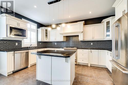 31 Weaver Drive, Hamilton, ON - Indoor Photo Showing Kitchen With Upgraded Kitchen