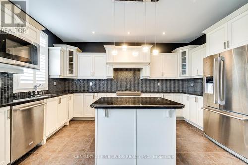 31 Weaver Drive, Hamilton, ON - Indoor Photo Showing Kitchen With Upgraded Kitchen