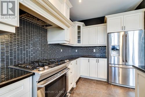 31 Weaver Drive, Hamilton, ON - Indoor Photo Showing Kitchen With Upgraded Kitchen