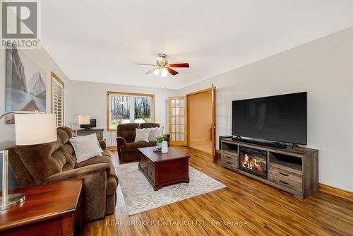 5683 First Line, Erin, ON - Indoor Photo Showing Living Room