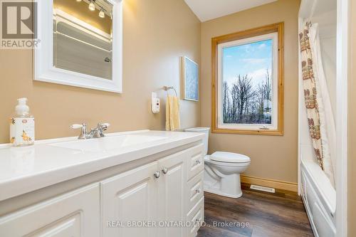 5683 First Line, Erin, ON - Indoor Photo Showing Bathroom