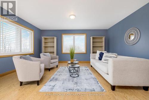 5683 First Line, Erin, ON - Indoor Photo Showing Living Room