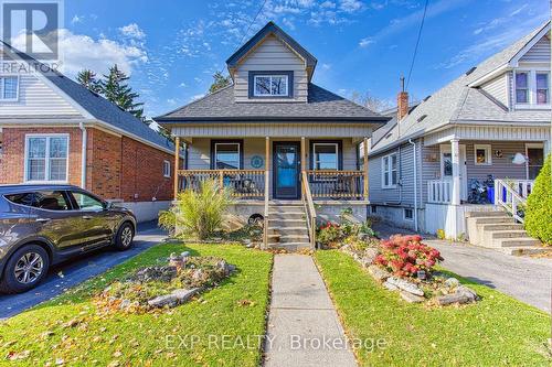 39 Tuxedo Avenue N, Hamilton, ON - Outdoor With Deck Patio Veranda With Facade