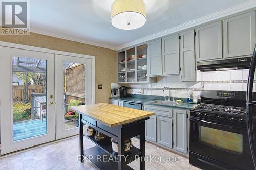 39 Tuxedo Avenue N, Hamilton, ON - Indoor Photo Showing Kitchen