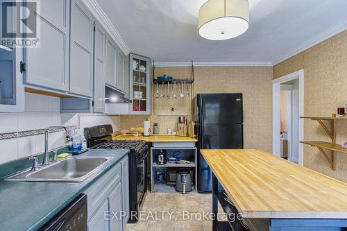 39 Tuxedo Avenue N, Hamilton, ON - Indoor Photo Showing Kitchen