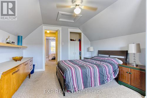 39 Tuxedo Avenue N, Hamilton, ON - Indoor Photo Showing Bedroom